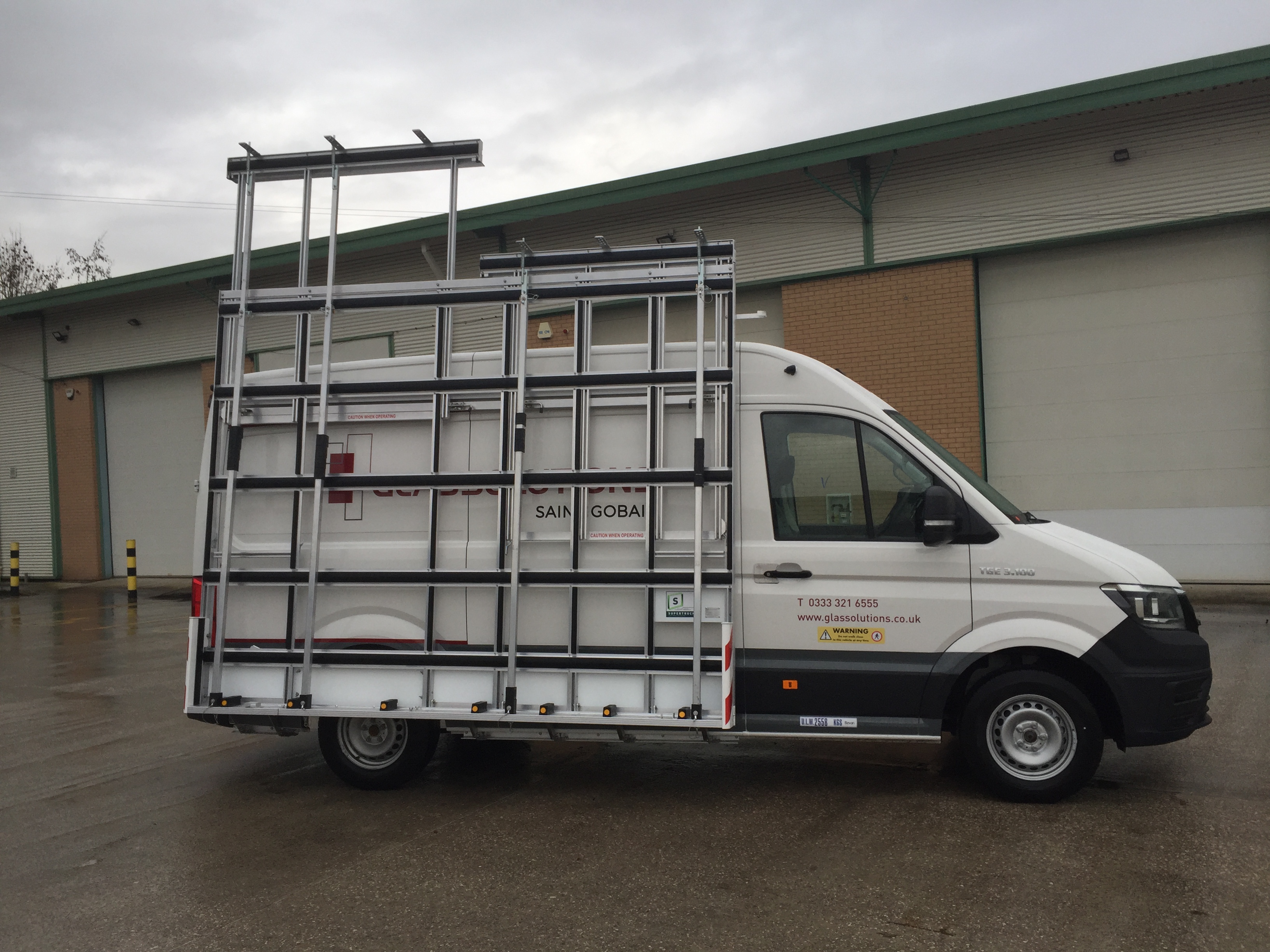 Glass Van Rack with Telescopic Extension